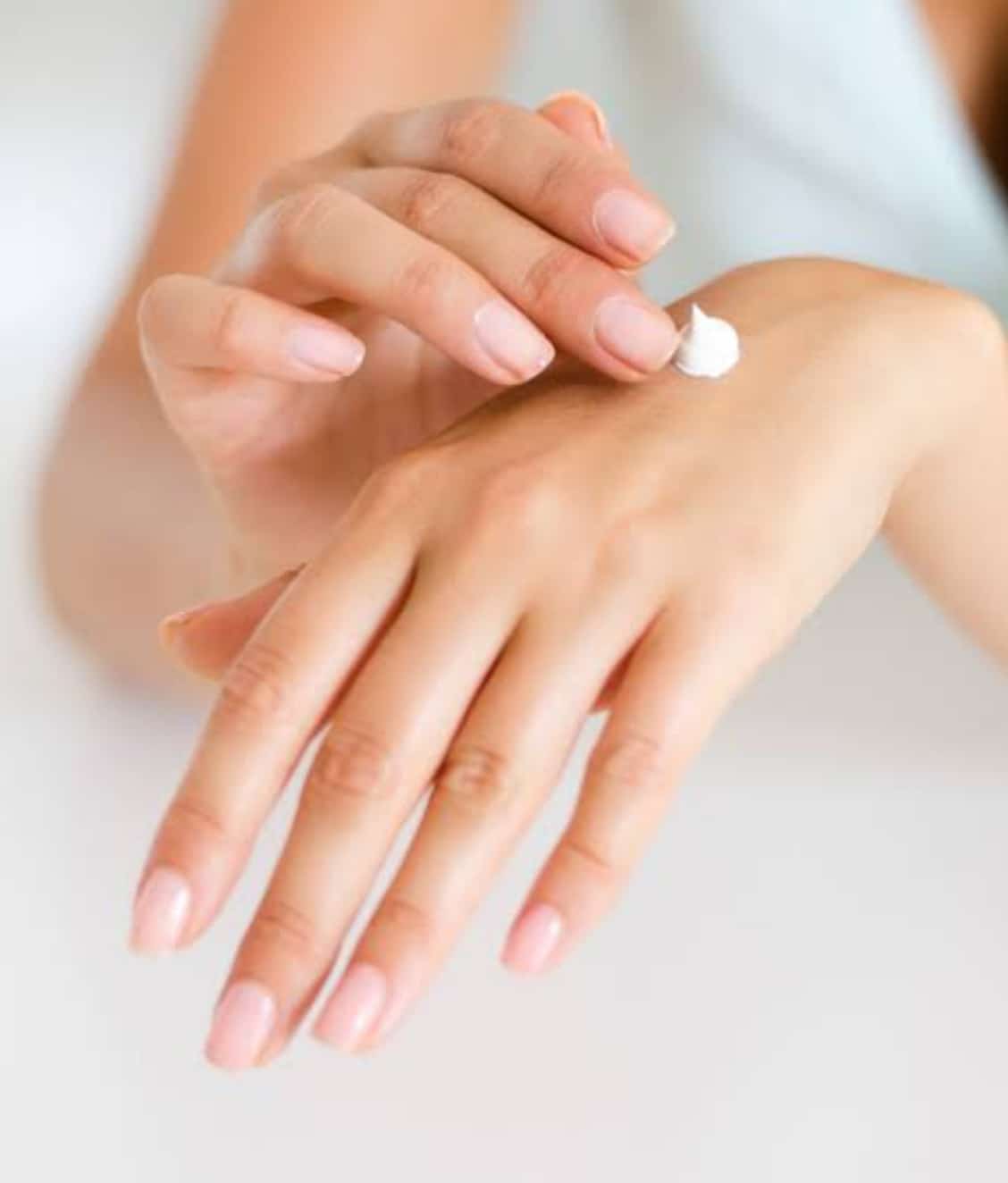 Natural recipes for moisturizing dry hands